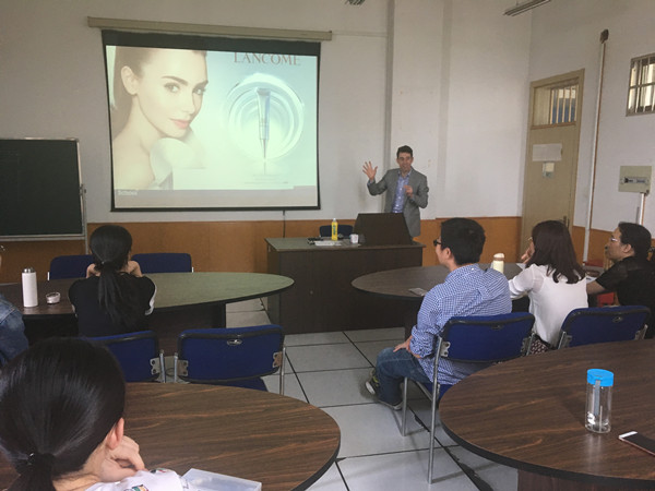 C:\Users\lenovo\Desktop\美国约克大学教授来我院讲课2_副本.jpg